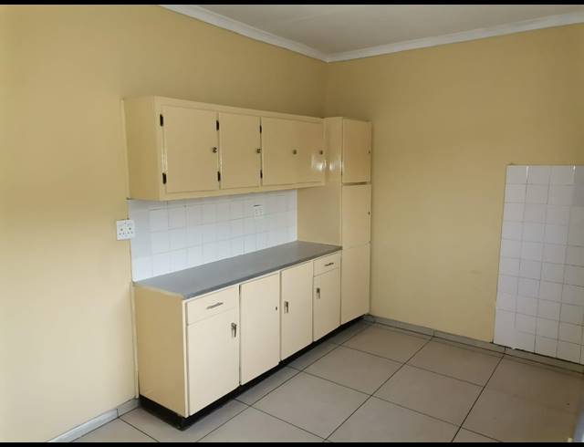 3 BEDROOM FREESTANDING FOR SALE IN SIGNAL HILL